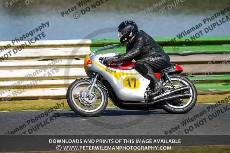 Vintage motorcycle club;eventdigitalimages;mallory park;mallory park trackday photographs;no limits trackdays;peter wileman photography;trackday digital images;trackday photos;vmcc festival 1000 bikes photographs